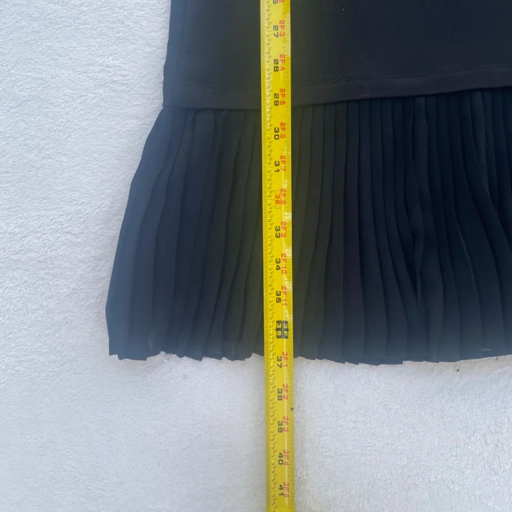 Micheal Kors Black Pleated Hem Shift Dress Size L Cap-Sleeves‎